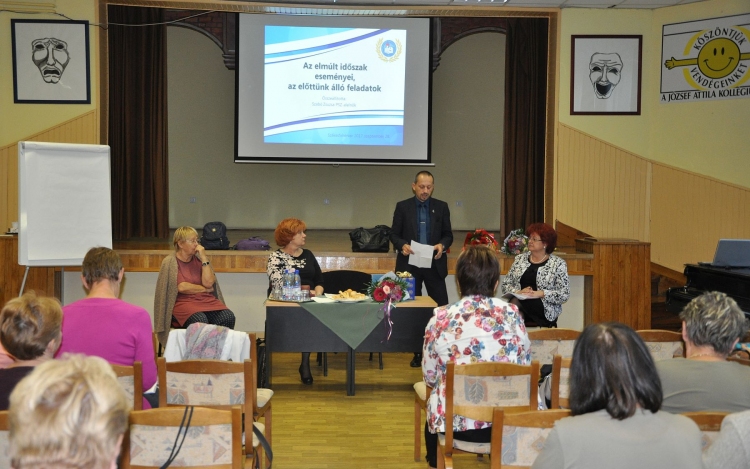 Fehérváron üléseztek a Pedagógusok Szakszervezetének Fejér megyei titkárai