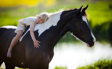 Mátrai Márta: a lovasterápia nagy lehetőség a gyerekeknek a gyógyulásra