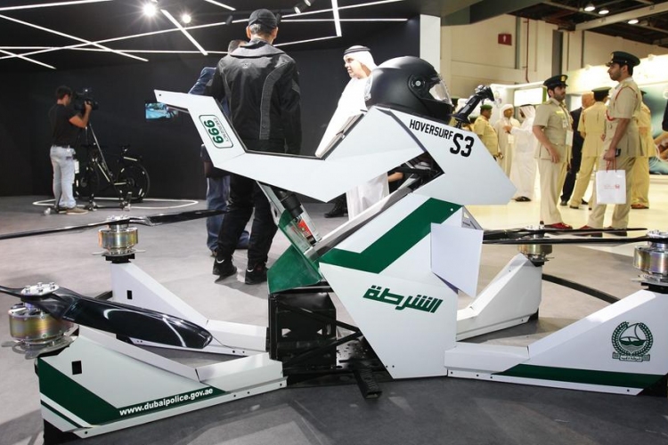 A dubaji rendőrség lassan repülő motorokra cseréli a luxus-sportkocsi flottáját