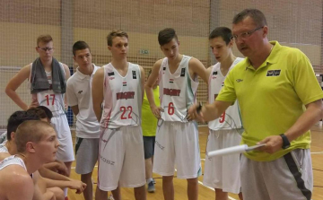 A győri olimpiai fesztiválra készülő U16-os kosarasok edzőtáboroznak