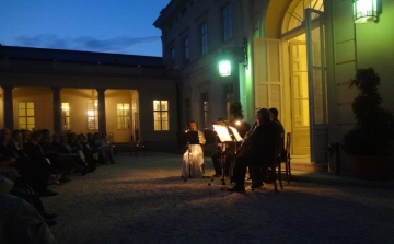 Gyertyafényes koncert a Károlyi kastélyban
