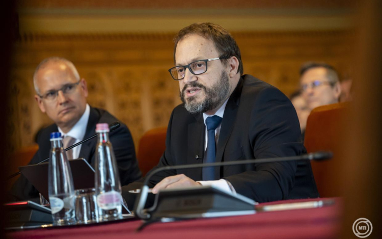 Kármán András: a kormány nyilvánosságra hozza a helyreállítási tervet
