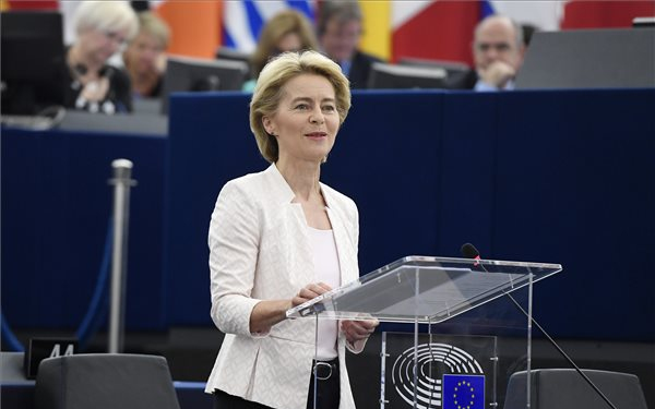 Von der Leyen megértést szorgalmaz a kelet-közép-európai országok iránt