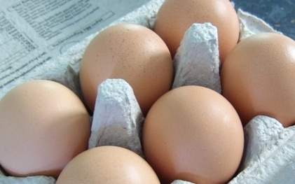 Sonkában, tojásban utazik az adóhatóság