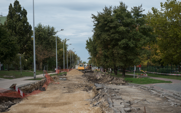 A víziközművek szakaszos építésével zajlik a felújítás a Ligetsoron