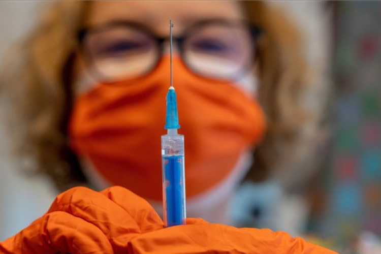Magyarország a szomszédos országok határ mentén lakóinak is felajánlja a védőoltást